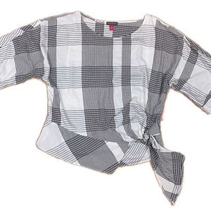 Vince Camuto Asymmetrical Short Sleeve Black & White Checkered Blouse Size S